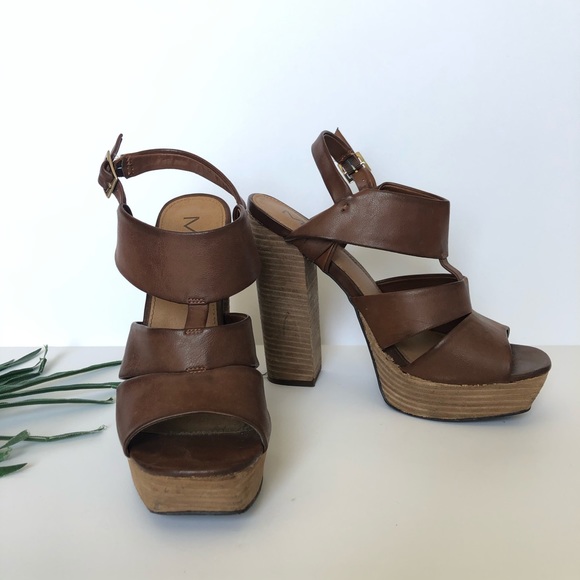 MIA TEARDROP PLATFORM HEEL SANDAL - Picture 2 of 8